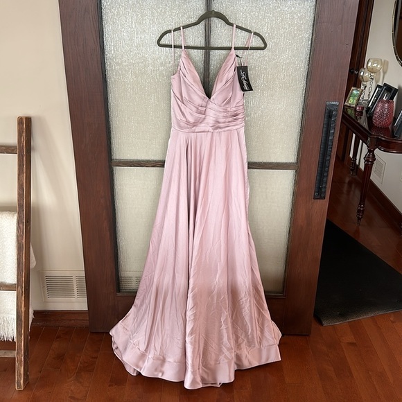 La Femme
Long Satin Dress with Side Slit and V Shaped Back size 8 - Picture 2 of 11